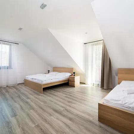 Felicita Pool House *