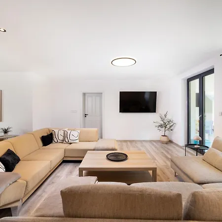 Felicita Pool House بيت للعطل Svabovce