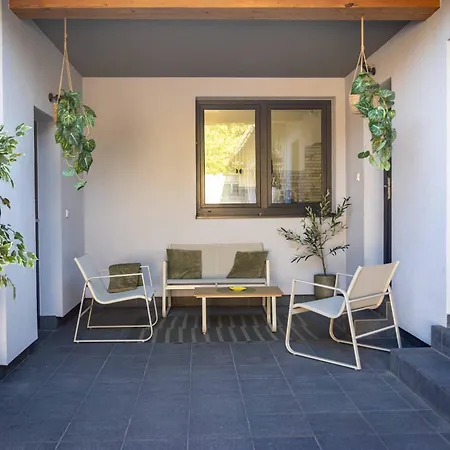 بيت للعطل Felicita Pool House *