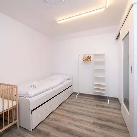 Felicita Pool House *