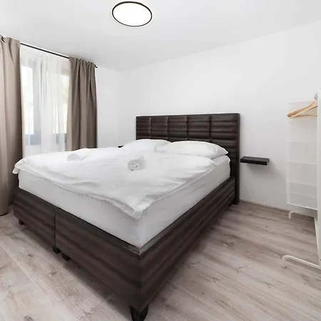 Felicita Pool House *