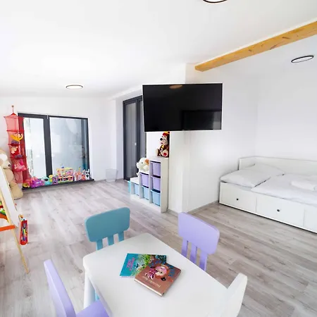 Felicita Pool House * Svabovce